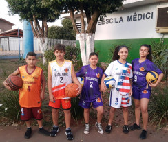 Scila Médici apresenta uniformes esportivos