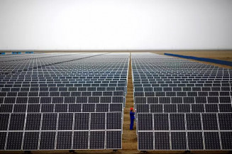 Parque de energia solar na China 16/09/2013 REUTERS/Carlos Barria/File Photo