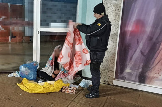 Guarda Municipal de Dourados distribui cobertores para moradores de rua