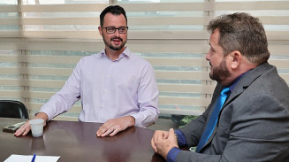 Laudir em reunião com o biomédico Felipe Bittecourt – Crédito: Assessoria