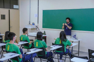 Alunos do Ensino Médio têm aulas em laboratórios dos cursos da UNIGRAN. (Foto: Assessoria)