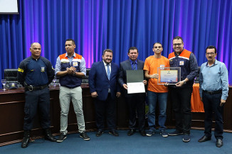 Primeira turma de voluntários da Defesa Civil recebe certificados