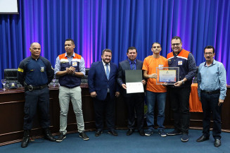 Primeira turma de voluntários da Defesa Civil recebe certificados