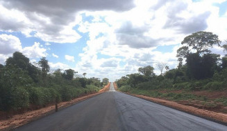 Estrada que liga Eldorado ao distrito de Porto Morumbi, ganha primeiros quilômetros de asfalto