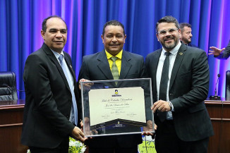 Zezinho do Previd recebe Título de Cidadão Douradense