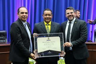 Zezinho do Previd recebe Título de Cidadão Douradense