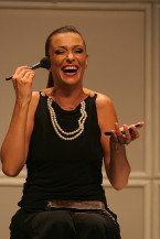 Campo Grande tem Bruninho e Davi, teatro com Mônica Martelli e DJ Vinne no fim de semana