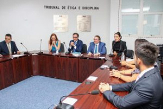 Diretoria e Bancada Federal recebem novos advogados na primeira entrega de carteira do ano