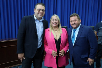 Ao tomar posse, vereadora Tânia Cristina diz que chega para “somar por Dourados”