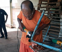 Bicicletas apreendidas serão transformadas em 400 cadeiras de rodas em presídio de MS