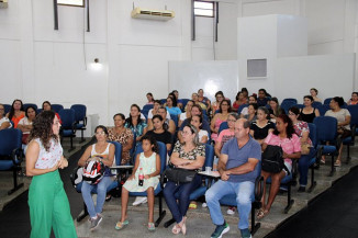 Naviraí promove capacitação sobre manipulação de alimentos para cozinheiros escolares