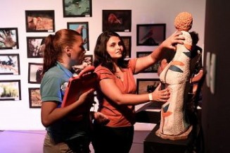 Bioparque garante inclusão de pessoas cegas com visitas guiadas e uso de tecnologia