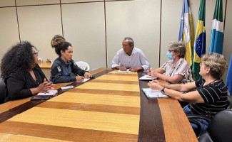 Vereador Elias Ishy reunido com representantes do movimento de mulheres