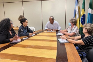 Vereador Elias Ishy reunido com representantes do movimento de mulheres