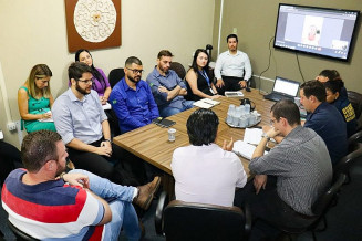 Reunião teve participação de representantes da Prefeitura, Sanesul e, virtualmente, da Agems (Foto: Rodrigo Pirola/Prefeitura de Dourados)