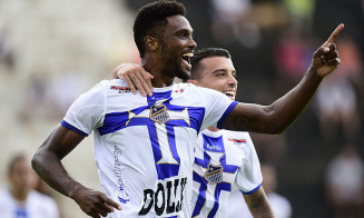 Bruno Mezenga decide e Água Santa sai na frente do Palmeiras no Paulistão