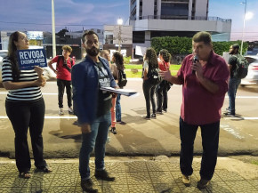 Professor Jaime Teixeira participa de passeata pela revogação do Novo Ensino Médio