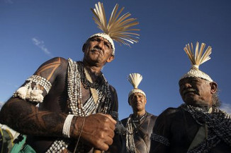 Indígenas chegam em Brasília para o Acampamento Terra Livre