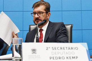 Projeto prevê auxílio para quem cuida de pessoas com deficiência