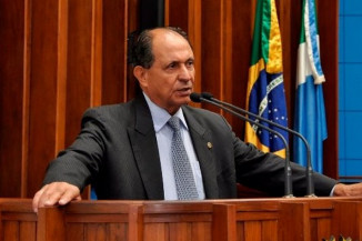 Zé Teixeira apresenta Moção de Congratulação para professora douradense