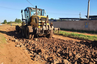 Prefeitura de Ponta Porã realiza manutenção de ruas no Distrito de Sanga Puitã