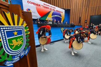 Assembleia celebra 115 anos da imigração japonesa com entrega de honrarias