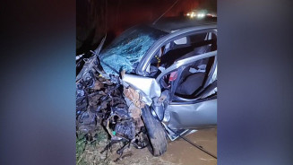 Colisão entre carros deixa vítima presa às ferragens e BR-367 parada entre Fátima do Sul e Vicentina