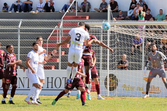 Operário toma outro "sacode" e continua na lanterna do grupo 7