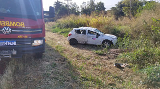 Idosa de 93 anos morre após carro de prefeitura capotar entre Indápolis e Deodápolis