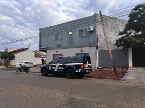 Polícia Civil em frente a à creche, em Naviraí. — Foto: Divulgação