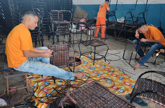 Internos produzem cadeiras de fio em penitenciária de Campo Grande