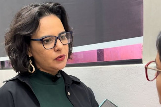 Gleice Jane requer informações sobre municipalização da Educação Fundamental em MS