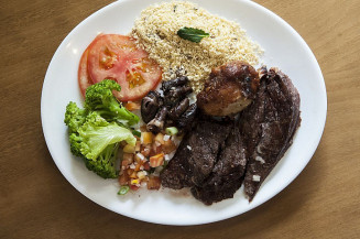 Salada pronta pode ter bactérias causadoras de infecções alimentares