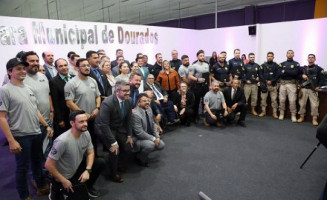 Vereadores homenageiam policiais que desvendaram morte de médico
