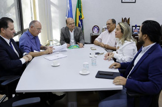 Peluffo se reúne com bancada de Dourados para discutir obra da Coronel Ponciano