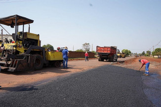 Dourados: Pavimentação da Joaquim Luiz Azambuja deve ser concluída até outubro