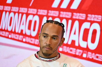 Hamilton renova com a Mercedes e encerra novela na Fórmula 1