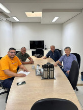 Professor Alziro apresenta demandas de Bodoquena à equipe de Camila Jara