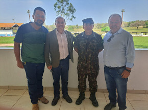 Professor Alziro participa de cerimônia militar em celebração ao Dia do Soldado