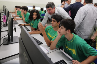 Proposta do Governo cria benefício de um salário a estudantes para reduzir evasão escolar em MS