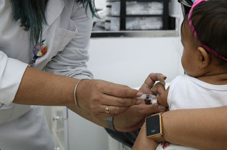 Riscos dos pneumococos para crianças e adultos vão além de pneumonias