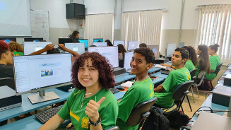 Com educação para o mercado de trabalho, alunos da rede estadual garantem primeiro emprego