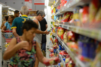 Prefeitura e Procon divulgam pesquisa da cesta básica e alertam sobre atenção aos produtos em Dourados