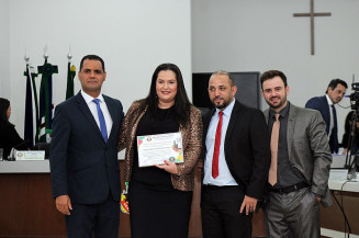 Prefeita recebe titulo de Cidadã Naviraiense concedido pela Câmara de Vereadores
