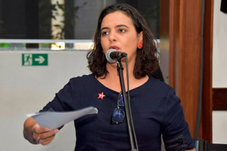 Gleice Jane exige dados sobre acesso dos estudantes aos itinerários formativos