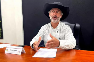 PF toma caminhonete do prefeito Juliano Ferro, o "mais louco do Brasil", em operação contra o narcotráfico