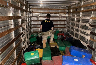 Polícia apreende mais de seis toneladas de maconha em perseguição na BR-163, na Vila São Pedro em Dourados