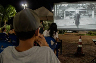Projeto TransCine leva cinema ao ar livre para Ribas do Rio Pardo