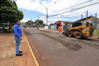 Prefeitura de Dourados intensifica tapa-buracos na região da Praça Paraguaia