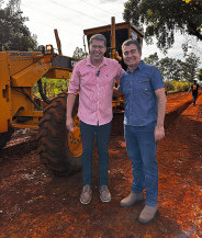 Vereador Dill do Povo comemora início das obras de conclusão do asfalto na Vila Nova Esperança